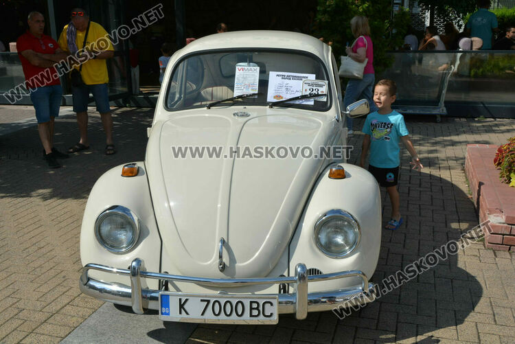 От Трабант до Кадилак на ретро парада в Хасково