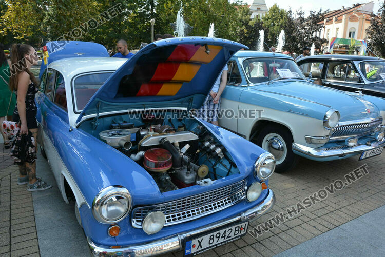 От Трабант до Кадилак на ретро парада в Хасково