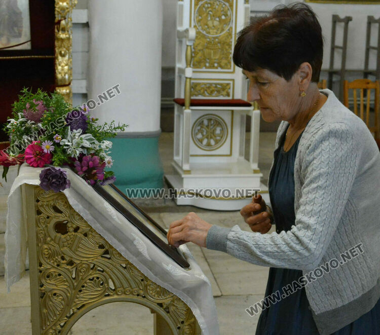 Отслужиха света литургия за Рождество Богородично