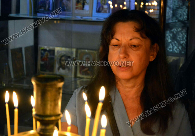 Отслужиха света литургия за Рождество Богородично