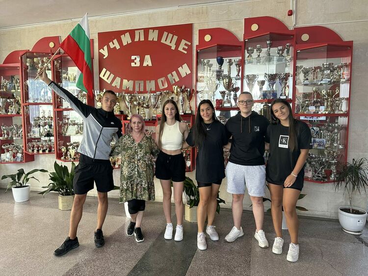 Ученици от "Петко Р. Славейков" заминават в Румъния по проект Еразъм+