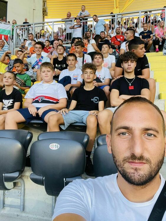 Футболистите от Детската школа усетиха атмосферата на големия мач