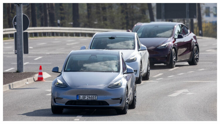 Tesla пуска технологията си за автономно управление и в Европа