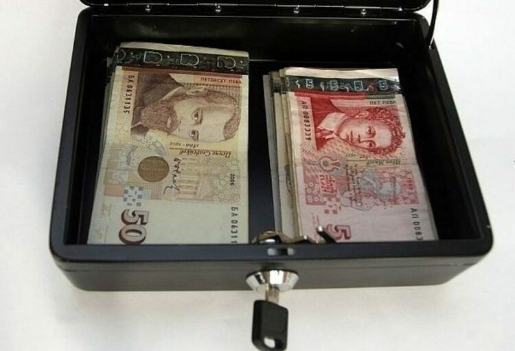 13-годишен открадна 800 лева от касата на дядо си  