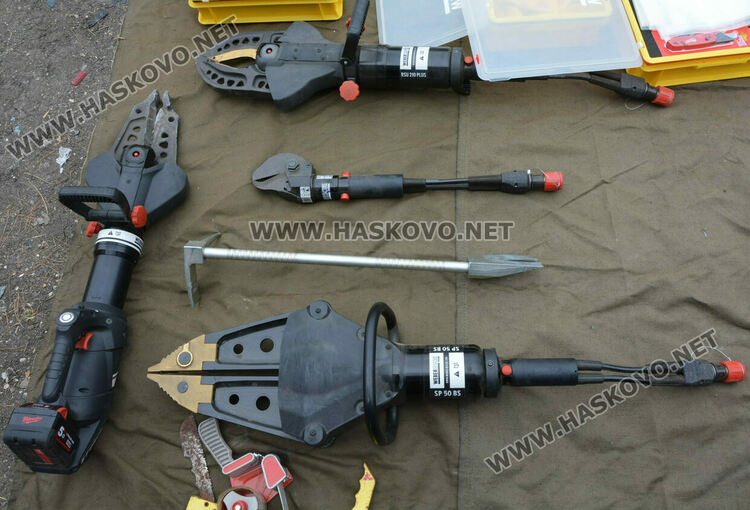 Огнеборците получиха нова кола и оборудване за изваждане на пострадали при катастрофи