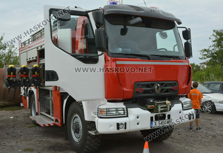 Огнеборците получиха нова кола и оборудване за изваждане на пострадали при катастрофи