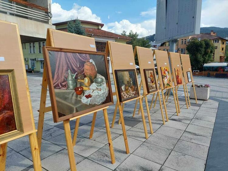 Във "Вечер на Настан" домакините впечатлиха с богата фолклорна програма и много вкусотии 