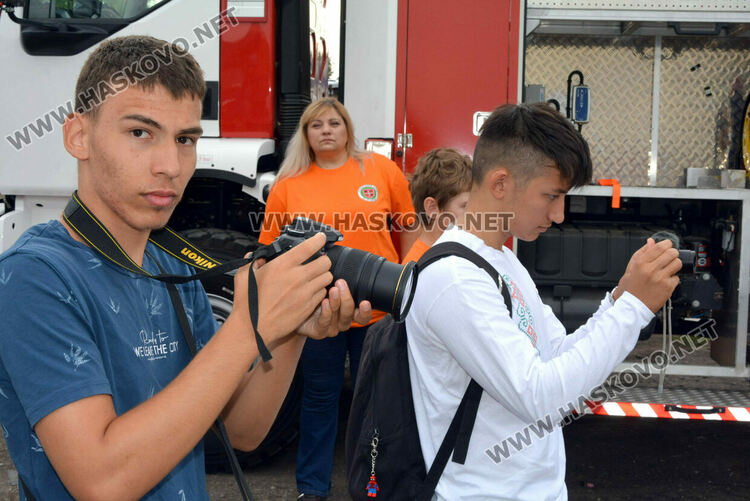 Огнеборците получиха нова кола и оборудване за изваждане на пострадали при катастрофи