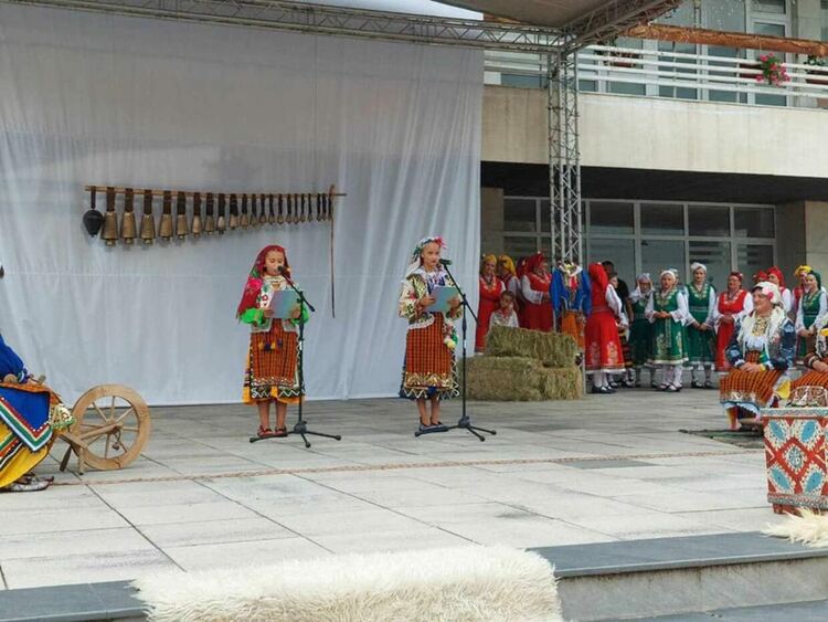 Във "Вечер на Настан" домакините впечатлиха с богата фолклорна програма и много вкусотии 