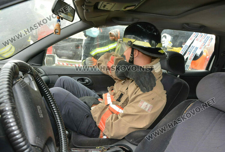 Огнеборците получиха нова кола и оборудване за изваждане на пострадали при катастрофи