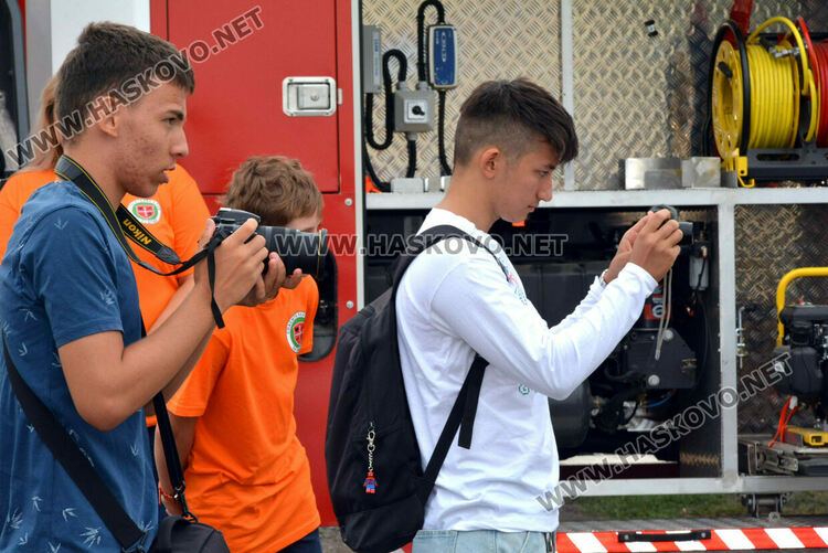 Огнеборците получиха нова кола и оборудване за изваждане на пострадали при катастрофи