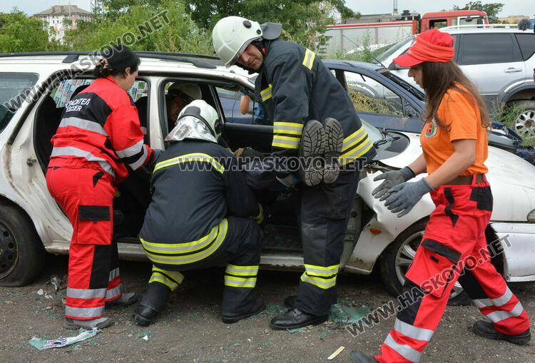 Огнеборците получиха нова кола и оборудване за изваждане на пострадали при катастрофи