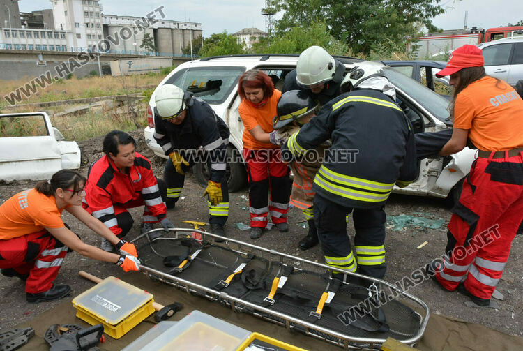 Огнеборците получиха нова кола и оборудване за изваждане на пострадали при катастрофи
