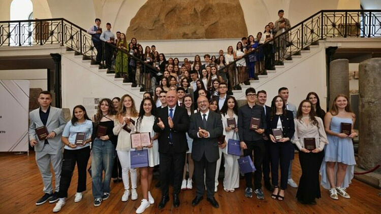 120 ученици удостоени с Национална диплома за отличен успех