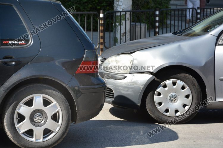 Пешеходци с количка предизвикаха катастрофа на бул. „Раковски“