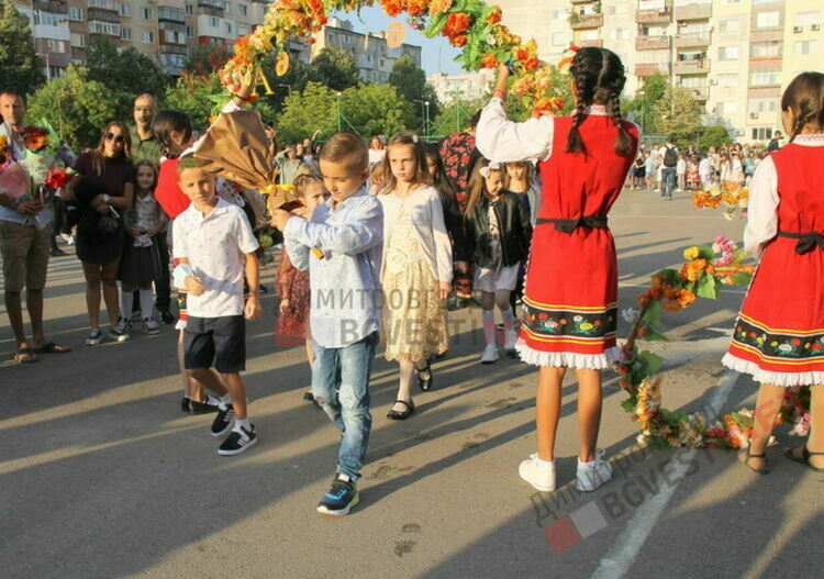 363 първокласници ще прекрачат училищния праг на 16 септември в димитровградско