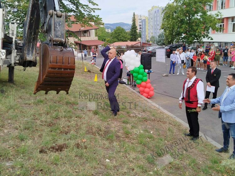 Първа копка по древен обичай бе направена за новата пристройка в „Славейков“ 