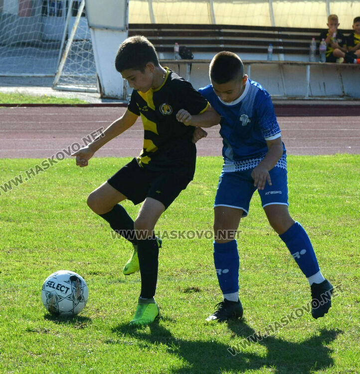 6 отбора с млади футболисти се включиха в турнира „Богомил Попов“ в Хасково