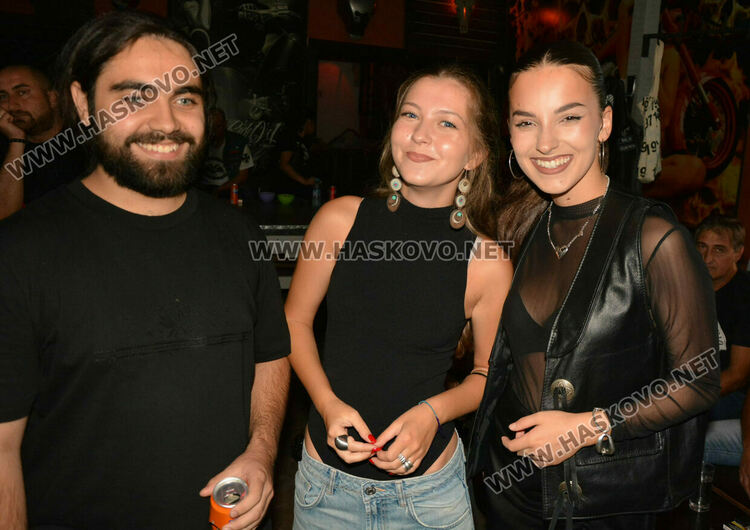 Вечер за феновете на рок музиката в Хасково