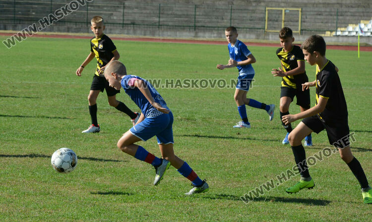 6 отбора с млади футболисти се включиха в турнира „Богомил Попов“ в Хасково