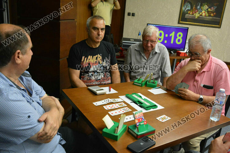 Димитровградчани спечелиха двойковия турнир по спортен бридж в Хасково