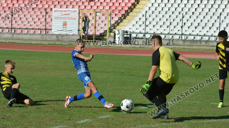 6 отбора с млади футболисти се включиха в турнира „Богомил Попов“ в Хасково