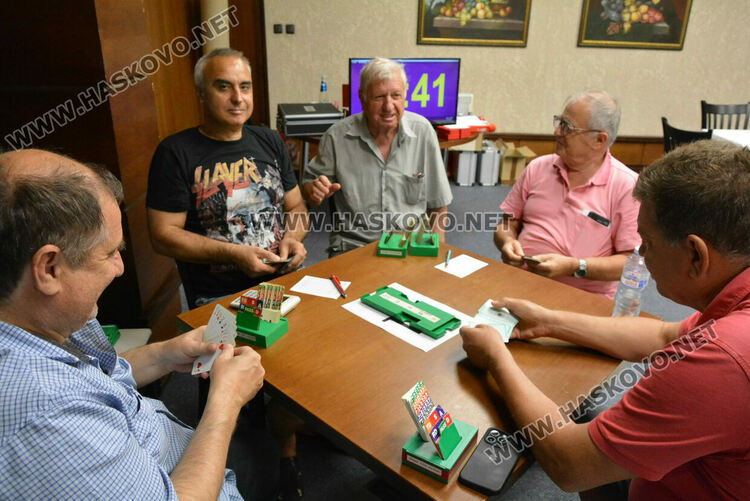 Димитровградчани спечелиха двойковия турнир по спортен бридж в Хасково