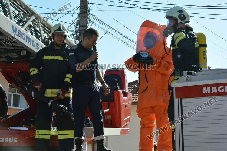 Забавления за деца на професионалния празник на пожарната