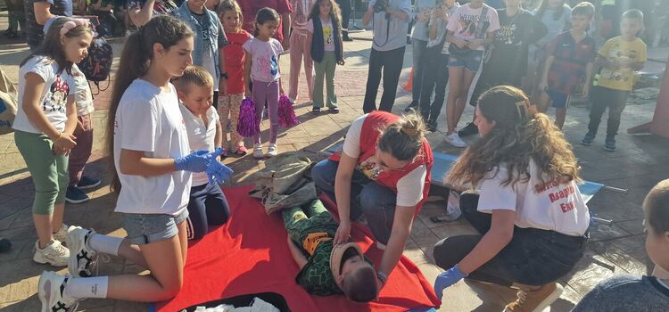 Впечатляваща демонстрация на професионални умения направиха смолянските пожарникари