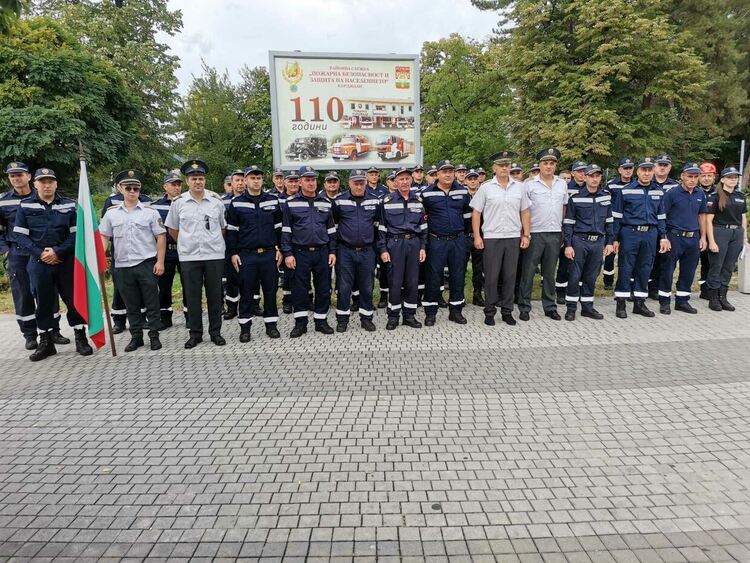 Наградиха 65 пожарникари в Кърджали във връзка с професионалния им празник