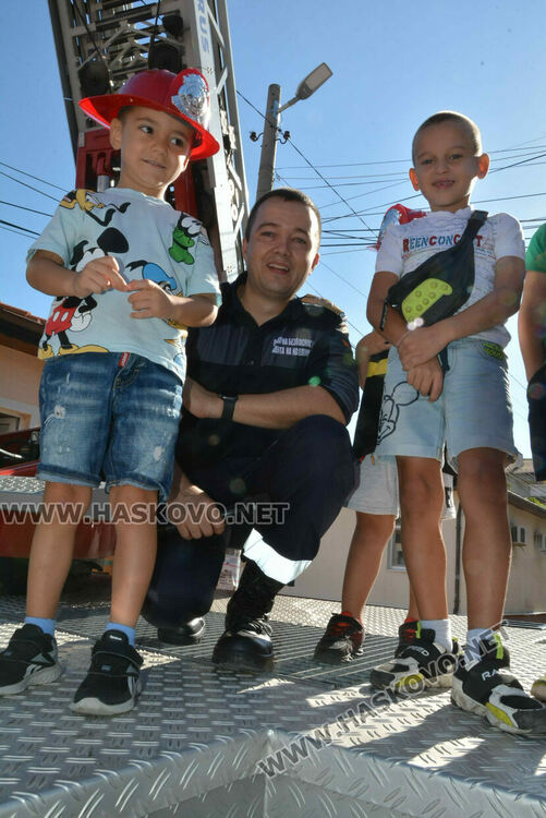 Забавления за деца на професионалния празник на пожарната