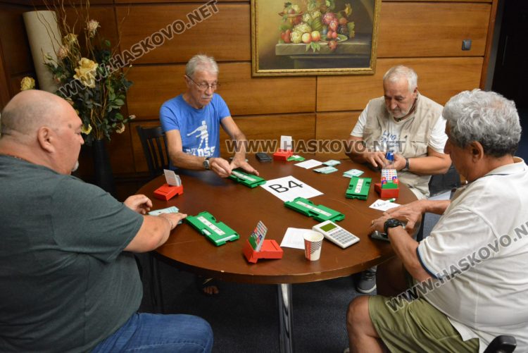 Димитровградчани спечелиха двойковия турнир по спортен бридж в Хасково