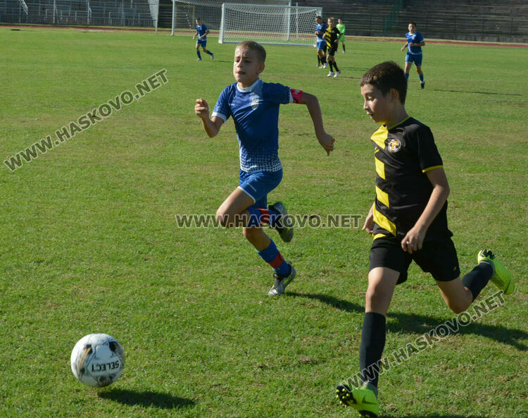 6 отбора с млади футболисти се включиха в турнира „Богомил Попов“ в Хасково