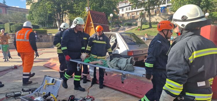 Впечатляваща демонстрация на професионални умения направиха смолянските пожарникари