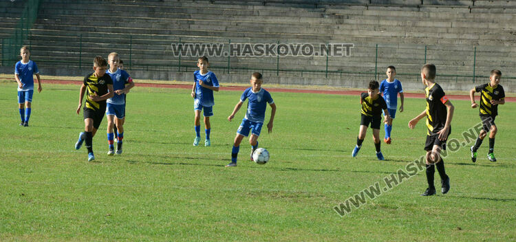 6 отбора с млади футболисти се включиха в турнира „Богомил Попов“ в Хасково