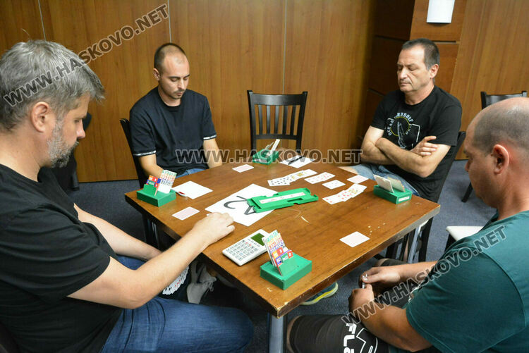 Димитровградчани спечелиха двойковия турнир по спортен бридж в Хасково