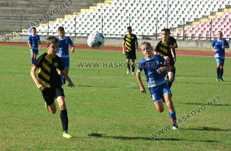 6 отбора с млади футболисти се включиха в турнира „Богомил Попов“ в Хасково