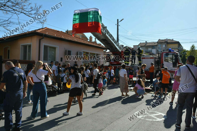 Забавления за деца на професионалния празник на пожарната