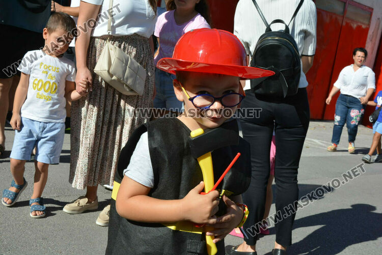 Забавления за деца на професионалния празник на пожарната