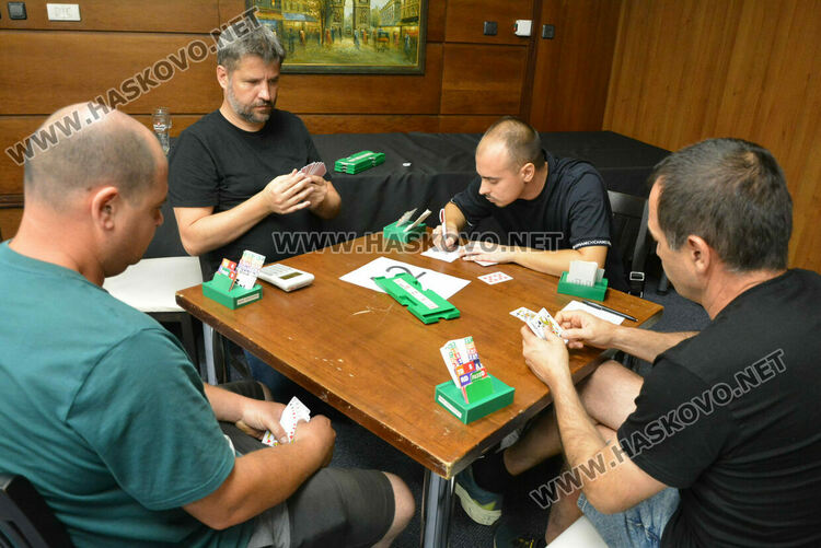 Димитровградчани спечелиха двойковия турнир по спортен бридж в Хасково