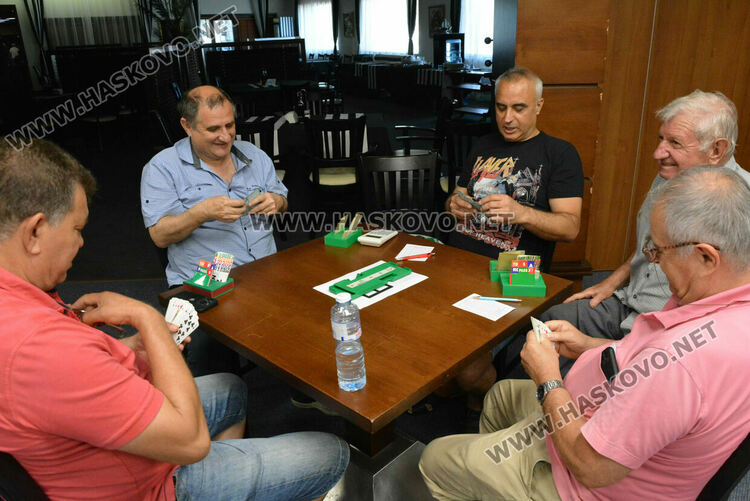 Димитровградчани спечелиха двойковия турнир по спортен бридж в Хасково