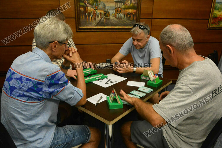 Димитровградчани спечелиха двойковия турнир по спортен бридж в Хасково