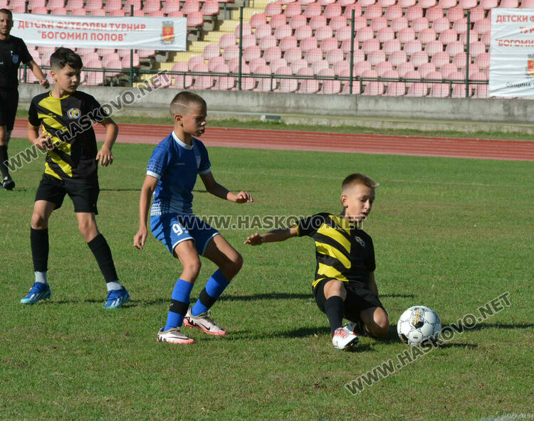 6 отбора с млади футболисти се включиха в турнира „Богомил Попов“ в Хасково