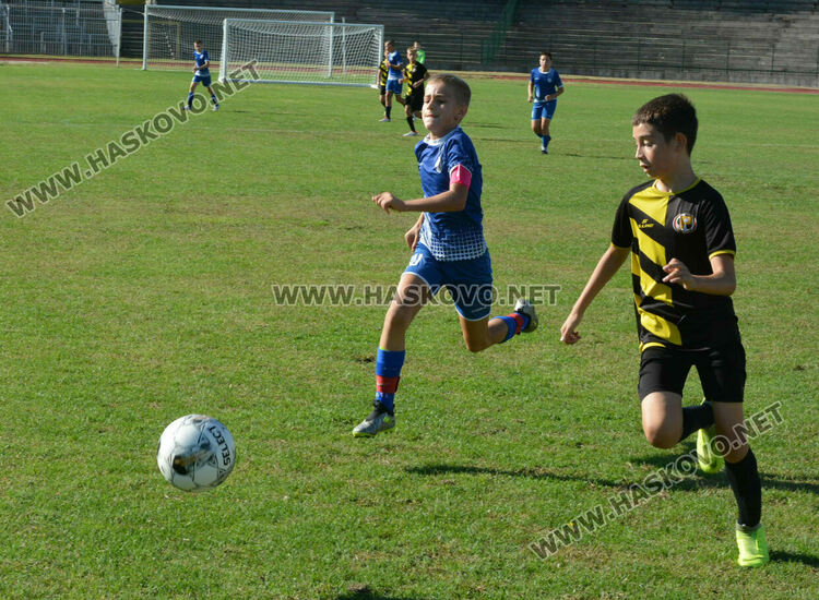 6 отбора с млади футболисти се включиха в турнира „Богомил Попов“ в Хасково