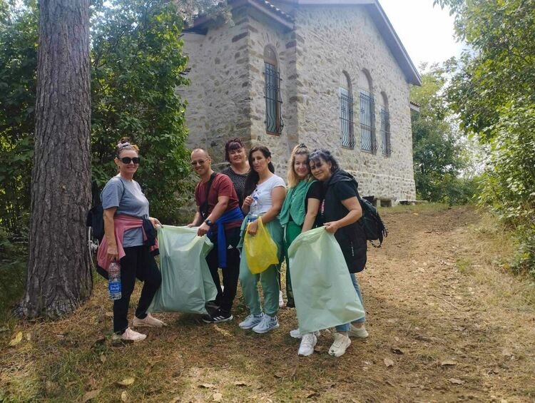 Пет тона отпадъци събраха и извозиха от община Златоград