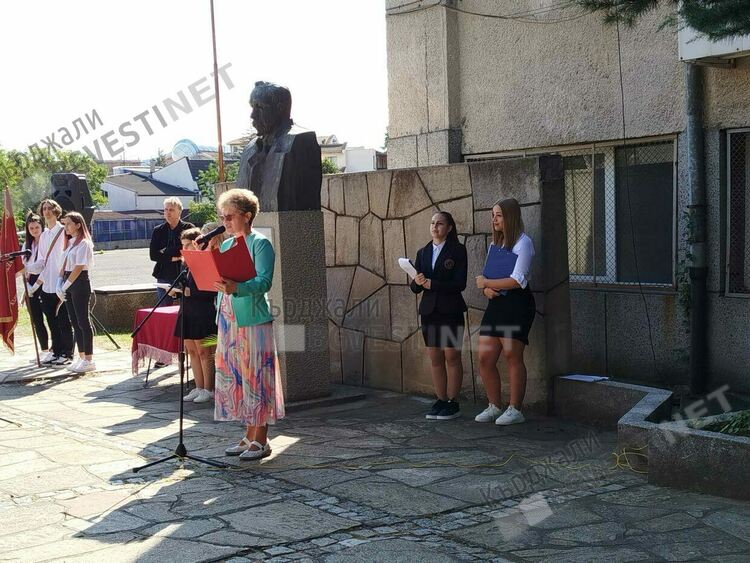 ПГ по туризъм “Проф.д-р Асен Златаров“ откри тържествено новата учебна година 