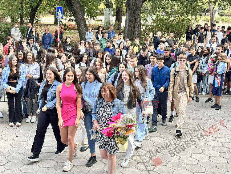 С емоции, радост и мотивация стартира учебната година в Димитровград