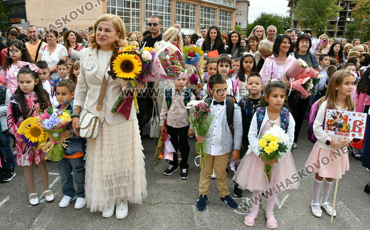 98 първокласници прекрачиха прага на ОУ „Христо Смирненски“ в Хасково