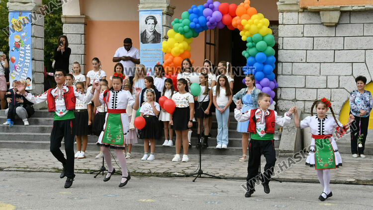 98 първокласници прекрачиха прага на ОУ „Христо Смирненски“ в Хасково