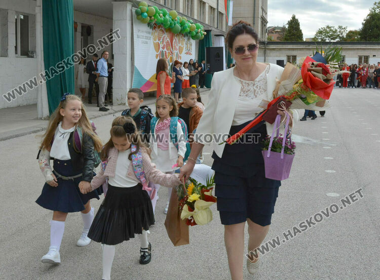 Тържествено откриха учебната година в СУ „Васил Левски“ в Хасково